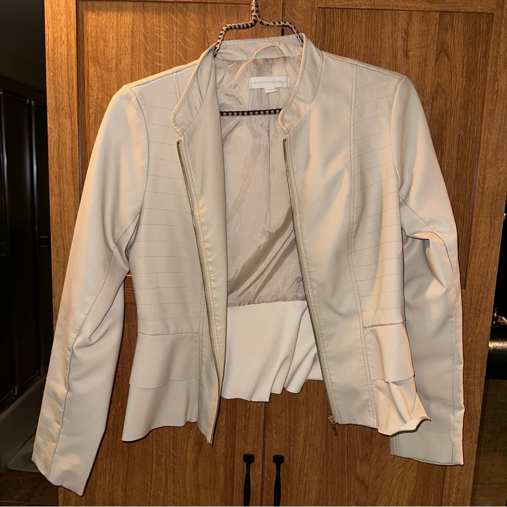 PEPLUM PLEATHER CREAM JACKET